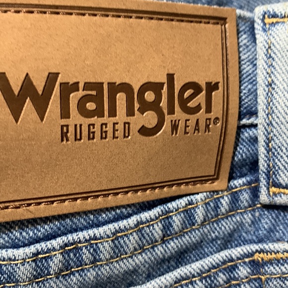 Nwt Wrangler 42 X 32 Relaxed Jeans - Picture 9 of 9